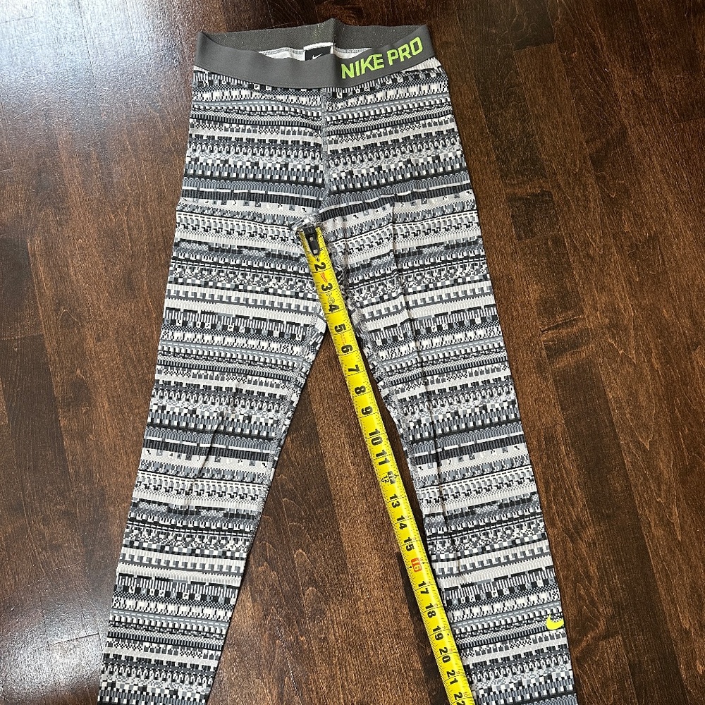 Nike Patterned DriFit Legging, 27" inseam size S
